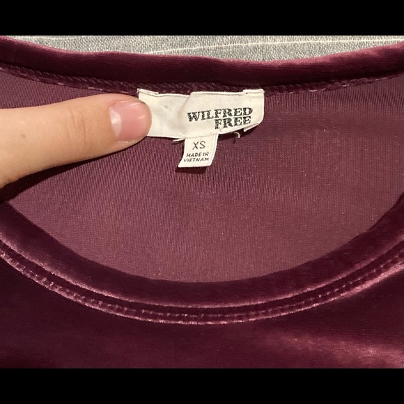 Aritzia Wilfred Free purple velvet top - Picture 3 of 3